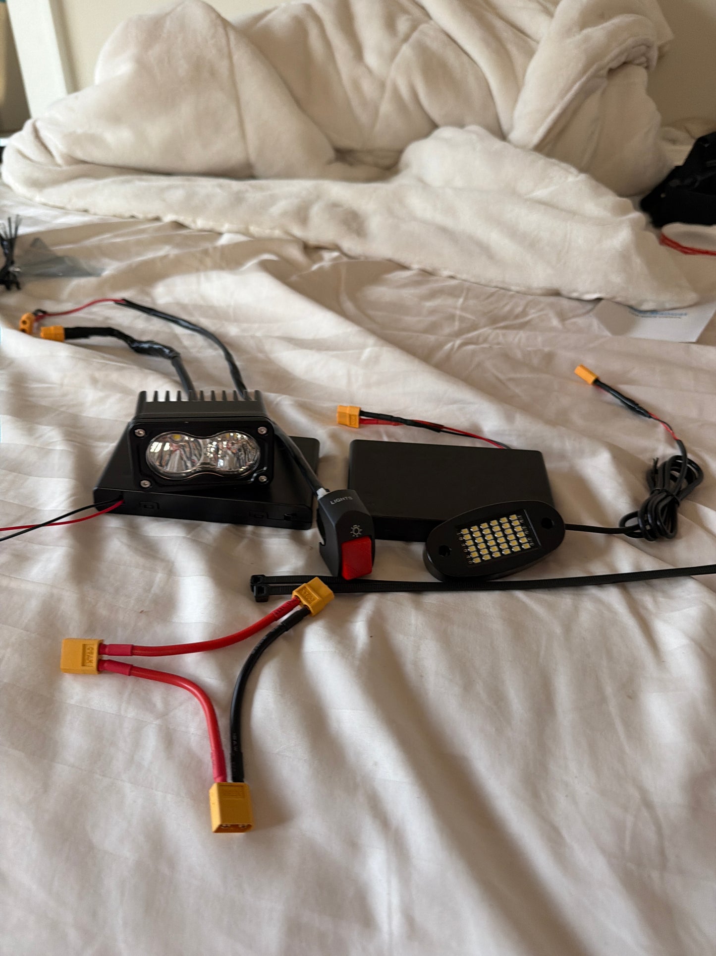 V2 baja and rock light bundle[battery powered] [double a]